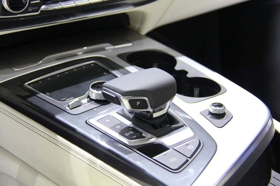 奥迪新一代Q7北美车展全球首发_新款奥迪q7 all-in-touch触控式触摸面板 语音控制系统